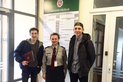 Panevėžio apskrities vyriausiojo policijos komisariato Panevėžio miesto ir rajono policijos komisariato bendruomenės pareigūnai, siekdami daugiau jaunimo įtraukti į renginius ir nutolinti nuo teisės pažeidimų ir nusikaltimų, lankėsi Panevėžio jaunuolių dienos centre.