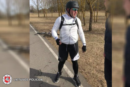 2018-04-07 16.30 val., Panevėžyje, Parko g., Kultūros ir poilsio parke, pėsčiųjų ir dviračių take, dviratininkas susidūrė su pėsčiuoju. Po eismo įvykio dviračio vairuotojas iš įvykio vietos pasitraukė.