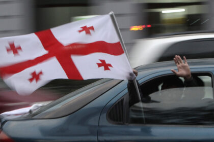 Pakeisti pavadinimą į Georgiją arba Sakartvelo, taip atskiriant nuo rusiškos valstybės pavadinimo versijos, prašė šalies prezidentas Georgijus Margvelašvilis.