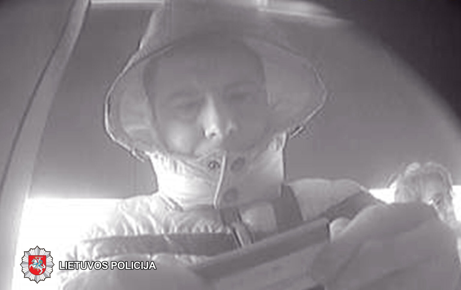 2018-03-17 9.15 val. Rokiškio turgavietėje, Respublikos g., nenustatytas vyras pavogė piniginę, kurioje buvo banko mokėjimo kortelė. 2018-03-17 9.20 val. bankomate buvo paimta 220 eurų.