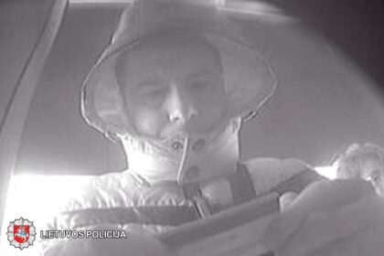 2018-03-17 9.15 val. Rokiškio turgavietėje, Respublikos g., nenustatytas vyras pavogė piniginę, kurioje buvo banko mokėjimo kortelė. 2018-03-17 9.20 val. bankomate buvo paimta 220 eurų.