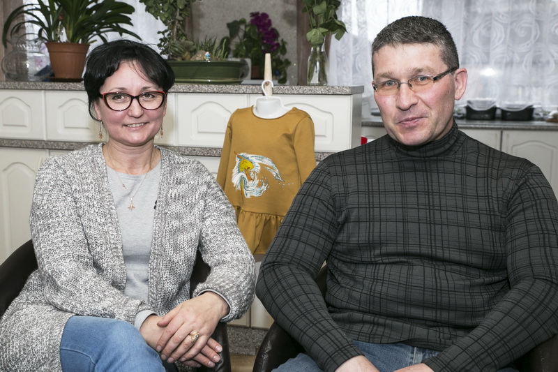 Piešimo įgūdžius prisiminti Vytautą privertė draugė Asta–naginga siuvėja. V. BULAIČIO nuotr.