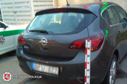 Balandžio 24 dieną Panevėžyje, prie Ramygalos g. 37 namo, buvo apgadintas automobilis "VW Passat". Vairuotojas iš eismo įvykio vietos pasitraukė.