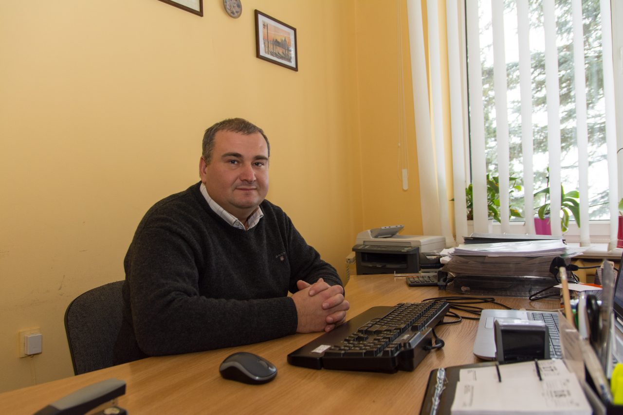 VILTIS. Panevėžio valstybinės maisto ir veterinarijos tarnybos viršininko pavaduotojas Ž. Vaišvila tikisi, kad bent į metų pabaigą sergamumas afrikiniu kiaulių maru rajone kiek atslūgs. T. Šiaudinio nuotr.