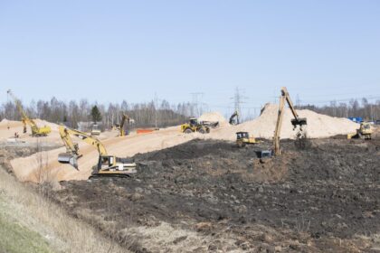 Panevėžio aplinkkelio atkarpa tarp Šiaulių ir Pasvalio kelių kurį laiką vairuotojams virs rimtu kantrybės išbandymu. Prasidėjo aplinkkelio remontas, teikiantis vilčių, kad jau po poros metų iš miesto J. Janonio g. bus galima tiesiai išvažiuoti į „Via Baltica“ magistralę.