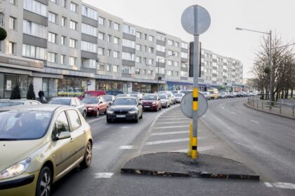 Panevėžio apskrities vyriausiojo policijos komisariato Kelių policijos tarnybos duomenimis, pirmąjį šių metų ketvirtį avaringiausias mėnuo Panevėžyje buvo sausis – per jį įvyko net 14 eismo įvykių. Saugiausia vairuoti buvo vasarį, registruoti 8 eismo įvykiai. Avaringiausios savaitės dienos – trečiadienis ir penktadienis.