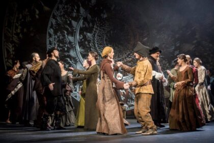 Giedriaus Kuprevičiaus tezių opera „Liuterio durys“, vainikavusi Reformacijos 500 metų jubiliejui skirtus metus, balandį pradės kelionę po didžiuosius Lietuvos miestus. Didelio publikos susidomėjimo sulaukęs žymių šalies kūrėjų darbas bus pristatytas ir Panevėžyje.