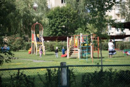 Jau antrą vasarą Panevėžyje dirbs visos 29 ikimokyklinės įstaigos. Taip siekiama, kad birželio–rugpjūčio mėnesiais vaikams nereikėtų keisti ir pratintis prie kito lopšelio-darželio. Kiek dirbs grupių, spręs pačios įstaigos.