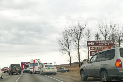 Gausios specialiųjų tarnybų pajėgos ketvirtadienio rytą lėkė į Upytę, kur susidūrus dviem automobiliams nukentėjo žmonės.