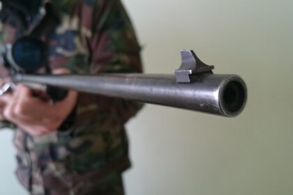 Sekmadienio rytą į Panevėžio ligoninę iš Rokiškio rajono atvežtas vyras su peršautu pilvu.