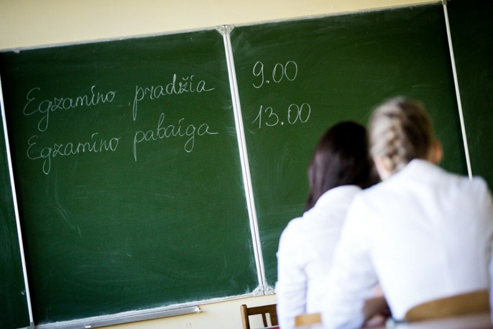 Abiturientams prasidėjo pagrindinė brandos egzaminų sesija – šiandien laikoma anglų kalbos valstybinio brandos egzamino kalbėjimo dalis. Panevėžyje šį egzaminą pasirinko 894 abiturientai, rajone – 115.