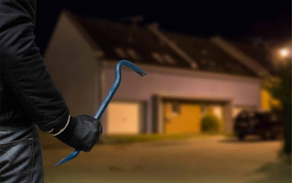 Sekmadienį prieš pat vidurnaktį apiplėšta Smėlynės gatve ėjusi 22-ejų panevėžietė.