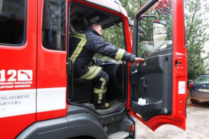 Didelių nuostolių trečiadienio rytą patyrė gyventojai, Savitiškio gatvėje turintys garažus.