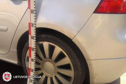 Gegužės 18 d. 13.50 val. Panevėžyje, Aukštaičių g. apgadintas stovintis automobilis „VW Golf“. Automobilį apgadinęs kito automobilio vairuotojas iš eismo įvykio vietos pasitraukė.