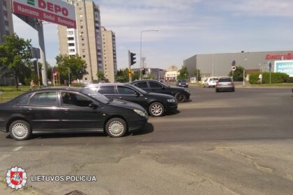 Gegužės 2 d. apie 20.50 val., Panevėžio r., Dembavos k., Pajuosčio pl., prie namo Nr. 40, susidūrė du dviratininkai. Po eismo įvykio vienas iš dviratininkų iš įvykio vietos pasitraukė.