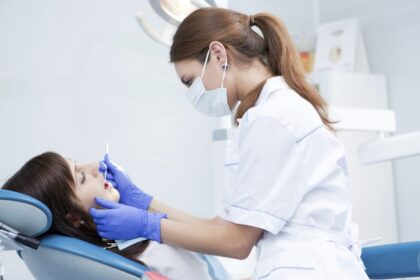 Panevėžio teritorinė ligonių kasa (Panevėžio TLK) išsiuntė antrojo šių metų ketvirčio kvietimus protezuoti dantis asmenims, laukiantiems eilėje Privalomojo sveikatos draudimo fondo (PSDF) biudžeto lėšomis apmokamo dantų protezavimo.