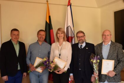 Šiandien Panevėžio miesto meras Rytis Račkauskas jubiliejaus proga pasveikino nusipelniusius trenerius Vidmantą Urboną, Viktorą Apinį ir Rimą Daunienę.