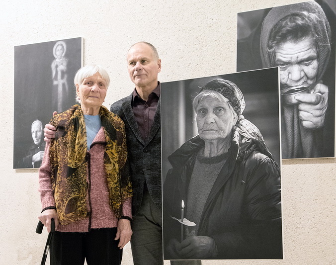 Savo mamai Tatjanai fotografas Valentinas Pečininas skyrė kūrybinę parodą. ASMENINĖ nuotr.