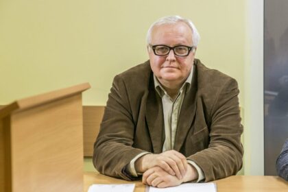 Po kilusio seksualinio skandalo su trenksmu Panevėžio Juozo Miltinio dramos teatro direktoriaus kėdę turėjęs palikti Linas Marijus Zaikauskas teisme nenusiplovė gėdingos dėmės.