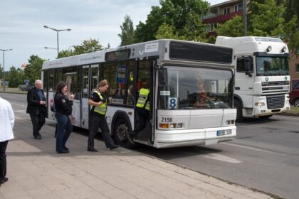 Siekdama gyventojams patrauklesnio viešojo transporto, balandžio mėnesį Panevėžio miesto savivaldybė atliko elektroninę gyventojų apklausą. Ja aiškintasi, ir kaip panevėžiečiai vertina autobusų parko veiklą.