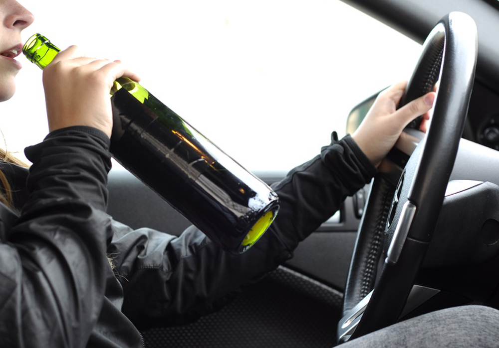 Vairuotojai nevengia prie vairo sėsti net ir smarkiai apsvaigę.