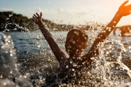 Dar neprasidėjus vasarai, ugniagesiams gelbėtojams jau tenka iš vandens traukti nuskendusiųjų kūnus. Šių metų gegužės mėnesį jie ištraukė jau dešimt skenduolių.