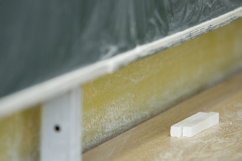 Dešimtyje Panevėžio miesto ir rajono mokyklų penktadienio rytą nevyks pamokos. Gera žinia – mokiniams, bet dvi nerimo valandos pedagogams, stojantiems į dar vieną kovą su Lietuvos valdžia.