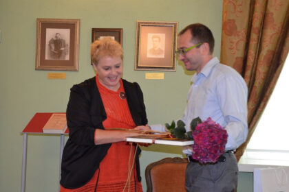 Literatūrinė 30-oji Gabrielės Petkevičaitės-Bitės premija šiemet skirta rašytojui Gintarui Bleizgiui už autobiografinį romaną „Karmelio kalno papėdėje“.