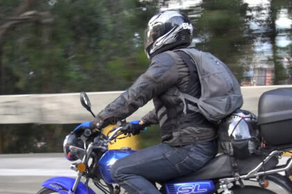 Panevėžyje įsigali nauja keista tradicija nepatikusį vairuotoją paauklėti kumščiais tiesiog gatvėje.