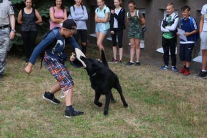 Panevėžio apskrities vyriausiojo policijos komisariato Panevėžio miesto ir rajono policijos komisariato bendruomenės pareigūnai rūpinasi, kad atostogų metu vaikai ne tik linksmai, bet ir turiningai bei saugiai praleistų laisvalaikį.