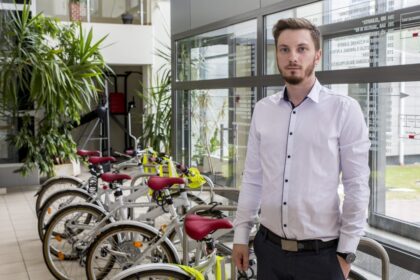 Plėtoti aukštosioms technologijoms įkurtas, bet iki savotiškos nuomos agentūros per dešimtmetį nusiritęs Panevėžio mokslo ir technologijų parkas (MPT) ėmėsi revoliucijos iš patalpų varydamas net ir vos spėjusius apšilti kojas verslininkus.