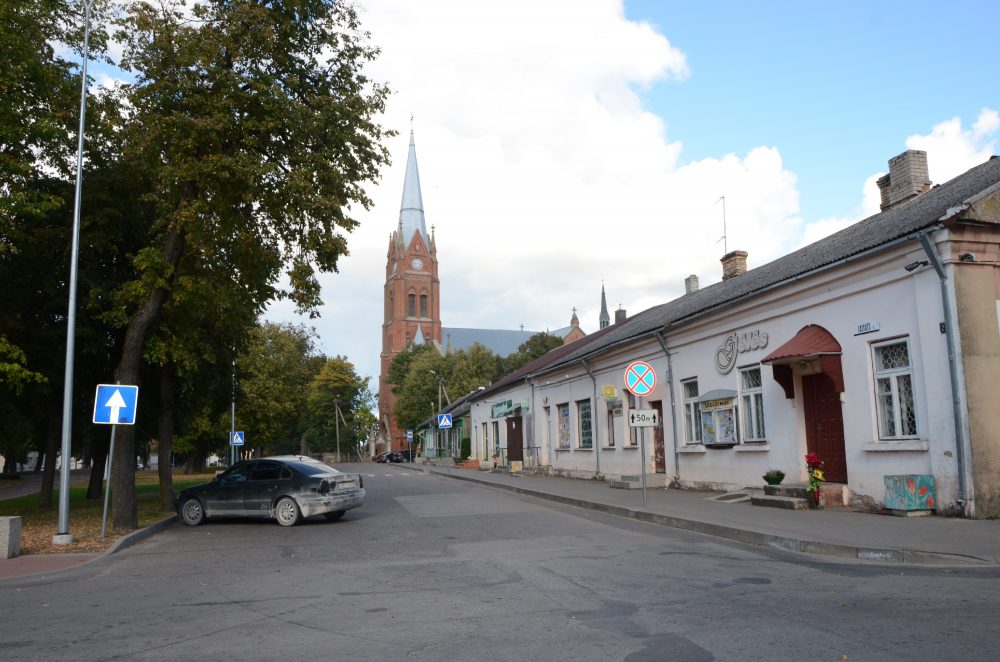 Jaukus Ramygalos miestas pašiurpęs. Čia gyvenantis pensininkas teigia buvęs sumuštas ir apiplėštas į jo namus įsiveržusio romo.