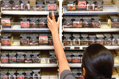 Nors vienas pastebimiausių šios Vyriausybės tikslų yra kova su alkoholio vartojimu, rūkaliai taip pat nebus palikti likimo valiai.