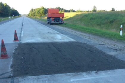 Susisiekimo ministerijos iniciatyva atliktas šalies valstybinės reikšmės kelių kokybės auditas atskleidė realią situaciją, piktnaudžiavimo ir pažeidimų mastą. Ištyrus 33 skirtingus kelius nustatyta, kad kokybės reikalavimų neatitinka beveik 90 proc. tirtų kelių. Net 18 kelių buvo nustatyti esminiai pažeidimai, dėl kurių pastarieji apskritai neturėjo būti priimti. Kaip konstatavo ekspertai, be defektų yra tik 4 iš audito metu tirtų kelių.