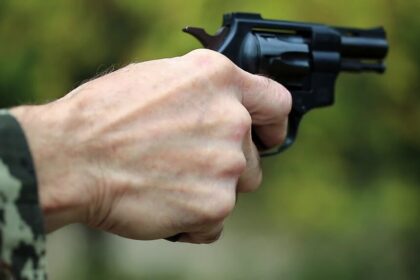 Išgertuvės vienam Panevėžio rajono gyventojui baigėsi ligoninėje. Jis sužalotas kol kas nenustatytu šaunamuoju ginklu.