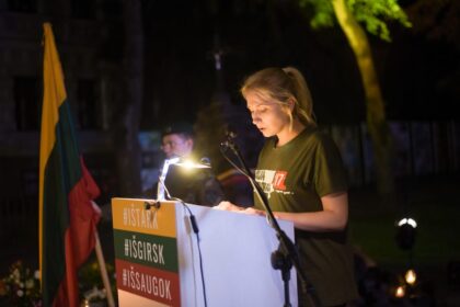 Prieš 77-erius metus, birželio 14-ąją, 3 val. ryto, sovietų represinės struktūros pradėjo masinį Lietuvos gyventojų trėmimą į atokias šiaurines teritorijas. Per keletą dienų į gyvulinius vagonus sugrūsta ir iš Tėvynės išvežta apie 18 tūkst. Lietuvos gyventojų.