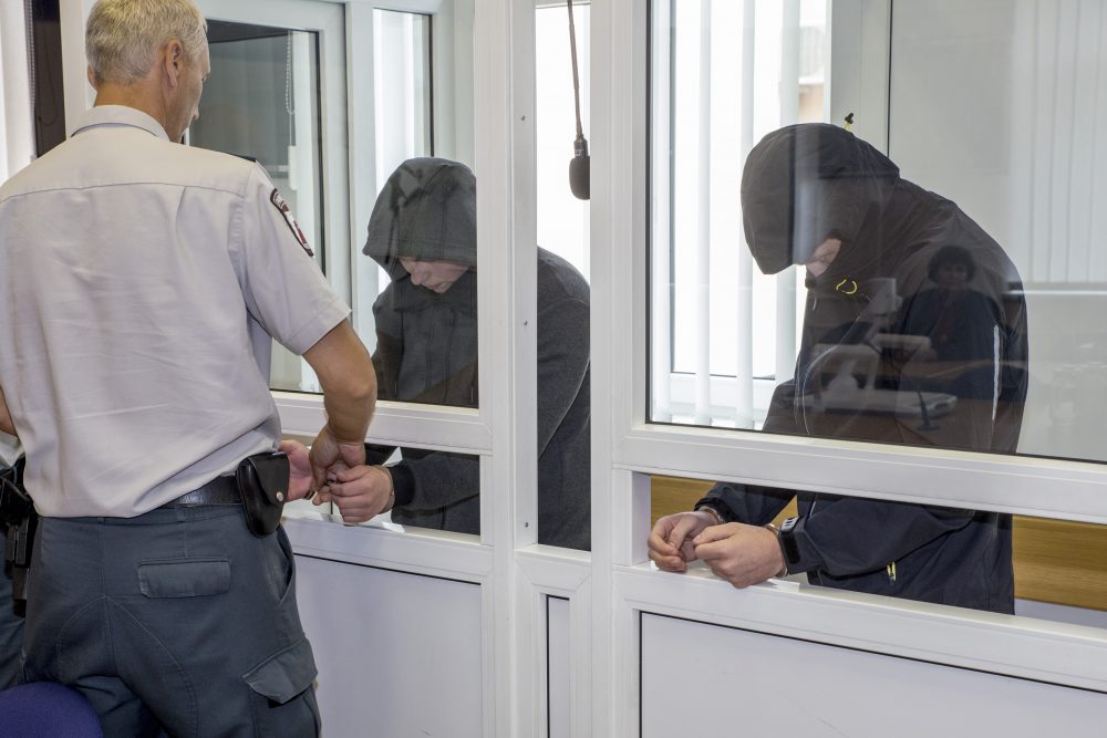 Panevėžio apygardos teisme baigtas visą šalį sukrėtusios bylos, kai Rožyno rajone esančiame miškelyje buvo mirtinai sumuštas jaunas vaikinas, nagrinėjimas. 25-erių panevėžiečio budelius teismas pasiuntė už grotų.