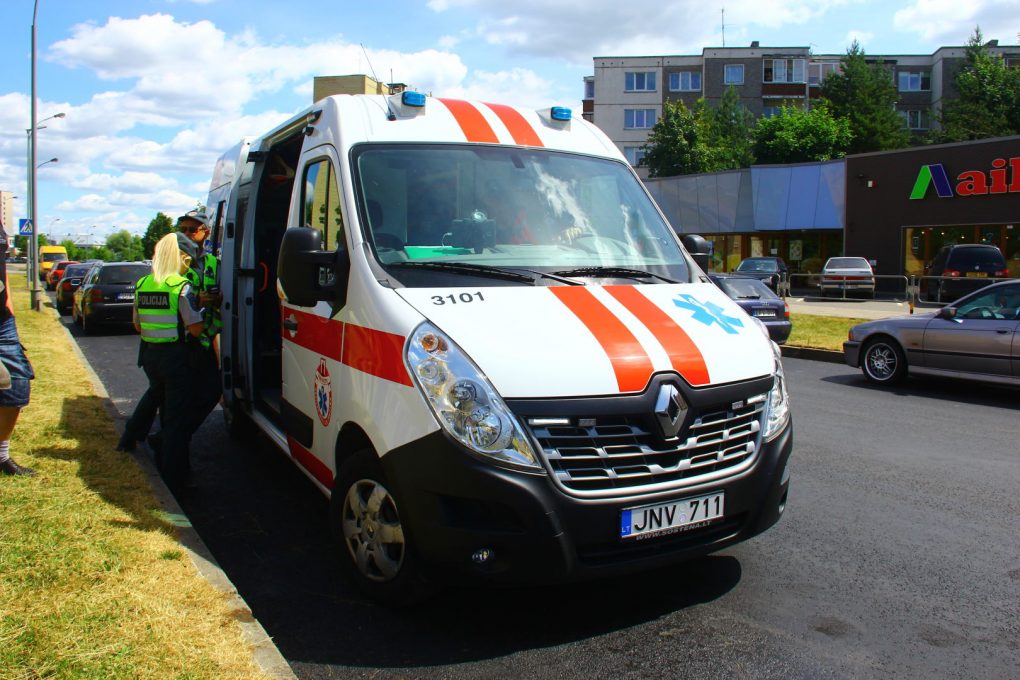 Panevėžyje sužalotas vaikas, kai su bičiuliais po renginio bibliotekoje, lėkė per gatvę ir trenkėsi į važiuojantį automobilį.