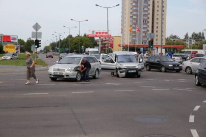Vienoje judriausių Panevėžyje Klaipėdos-Nemuno gatvių sankryžoje antradienį neapsieita be avarijos.