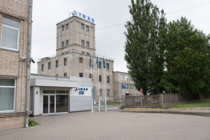 Panevėžio bendrovės „Linas“ kontrolę 2006 metais perėmęs Ramūnas Lenčiauskas bei su juo susiję asmenys smulkiesiems įmonės akcininkams neturės atlyginti žalos, atsiradusios dėl vengimo paskelbti oficialų pasiūlymą „Lino“ akcijoms supirkti.