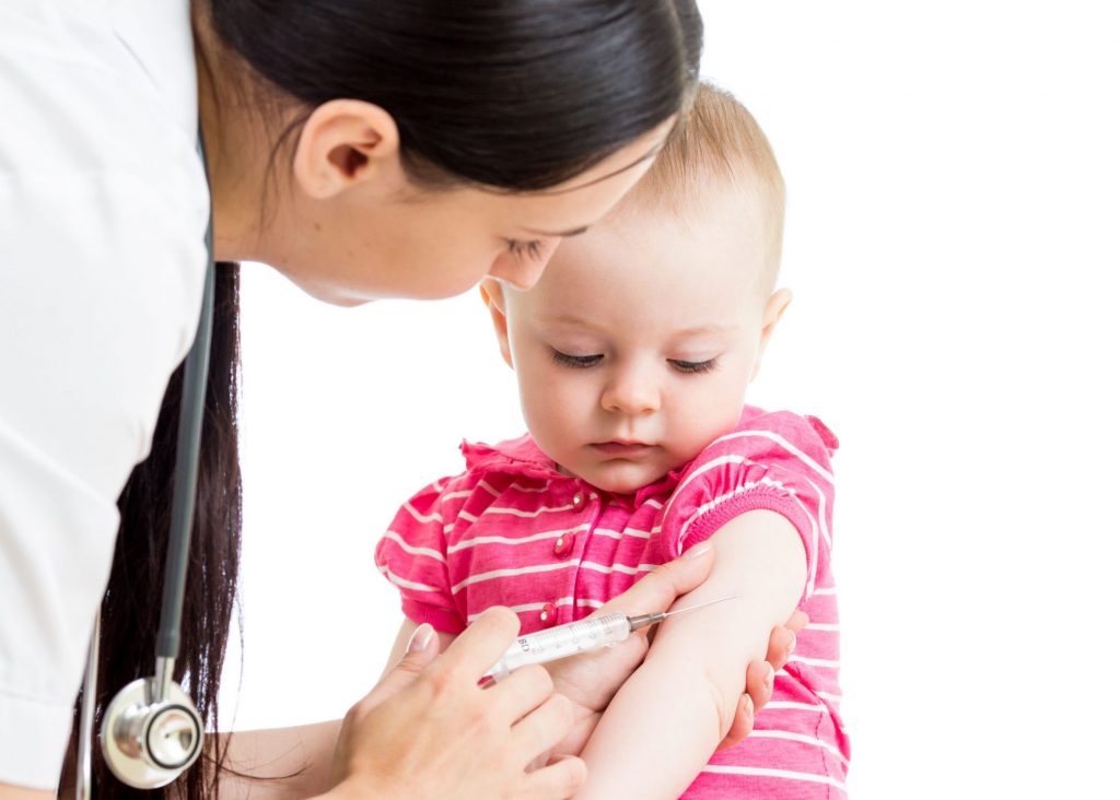 Gydymo įstaigas jau pasiekė pirmosios nemokamos vakcinos nuo gyvybes šienaujančios meningokokinės infekcijos.