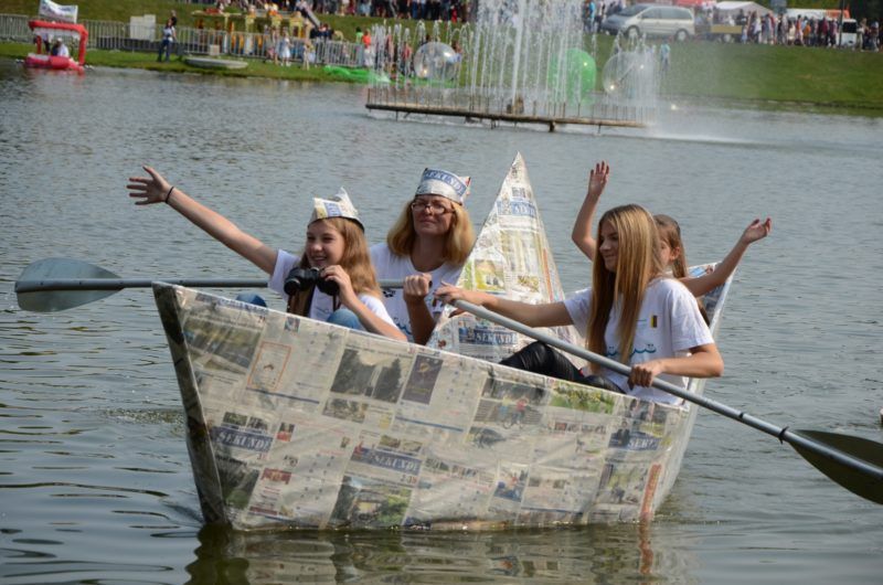 Panevėžietės Virgos Buivydienės šeima plaustų varžytuvėse dalyvauja nuo 2014-ųjų. "Sekundės" archyvo nuotr.