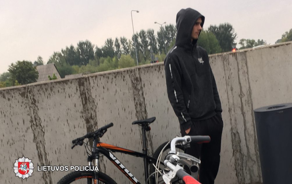 2018-08-11 12.34 val. Panevėžyje, Vasario 16-osios g., pavogtas dviratis.
