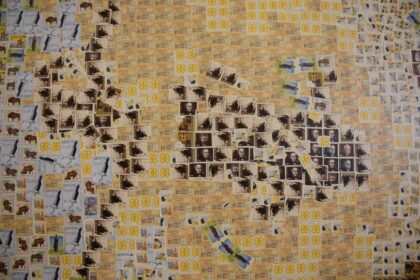 Lietuvos paštas panevėžiečiams pristatė šalies rekordu pripažintą iš daugiau nei 10 000 pašto ženklų suklijuotą tautos patriarcho dr. Jono Basanavičiaus portretą.