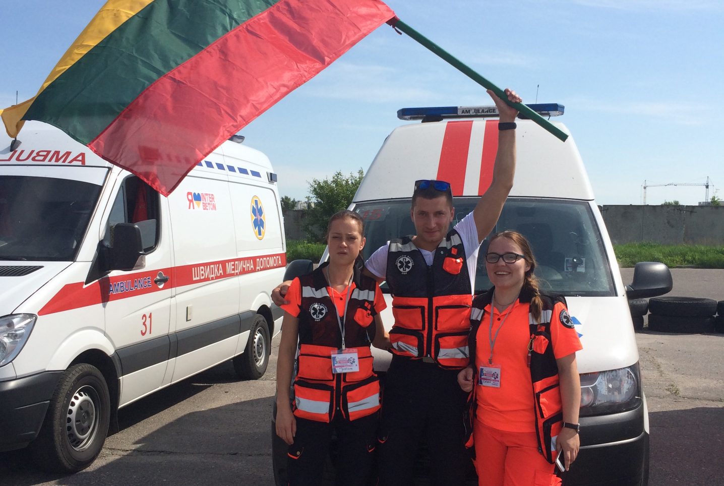 Panevėžio rajono poliklinikos Greitosios medicinos pagalbos skyriuje – daugeliui netikėtos permainos. Prieš penketą metų čia dirbti vairuotoju atėjęs, vėliau tapęs paramediku, drąsa ir nuovokumu ekstremaliose situacijose garsėjantis, žinomas ne tik pacientams, bet ir keturkojų mylėtojams Panevėžio gyvūnų globos draugijos direktorės pavaduotojas Justinas Stašys kyla karjeros laiptais.