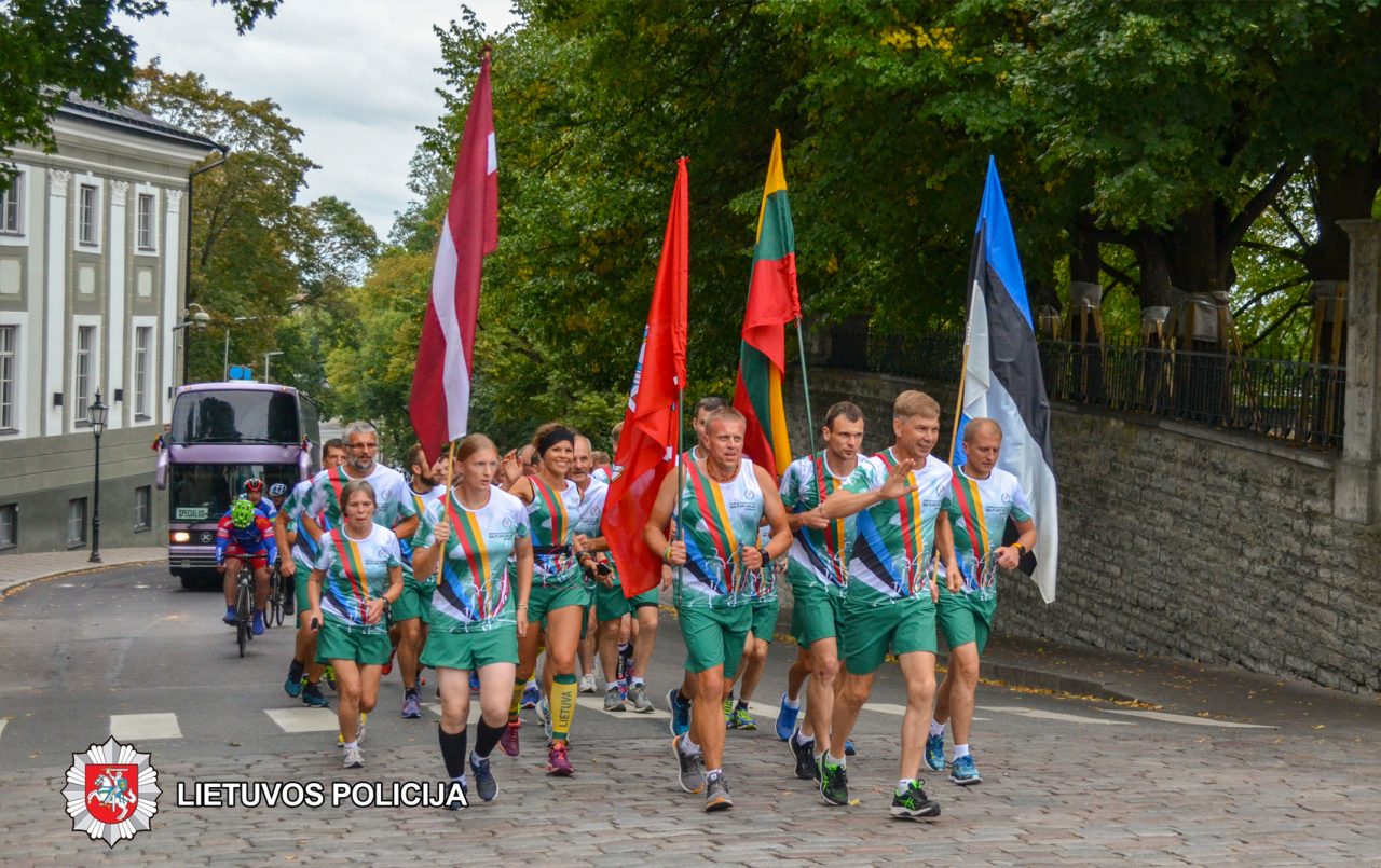Rugpjūčio 24-26 dienomis Lietuvos bėgimo mėgėjų asociacija organizavo 27-ąjį Baltijos kelio bėgimą. Bėgimo tikslas – priminti trijų Baltijos valstybių siekį atkurti laisvę ir nepriklausomybę. „Baltijos kelio“ bėgimą 1991 metais pirmą kartą organizavo Lietuvos ištvermingųjų sporto sąjūdis „Ąžuolai ir Liepos“.