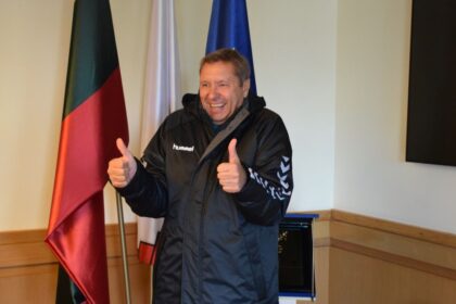 Triatlonininkas Vidmantas Urbonas Panevėžio miesto vaodvų išlydėtas į dar vieną iššūkį. Geležiniu žmogumi tituluojamas panevėžietis pasiryžęs rugsėjo 21 d. perplaukti Nepale, aukščiausiai pasaulyje (penkių kilometrų aukštyje) esantį Tiličio ežerą.