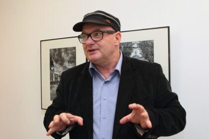 Kultūros ministrė Liana Ruokytė-Jonsson šešiems Lietuvos kultūrai ir menui nusipelniusiems žmonėms šiandien įteikė aukščiausius Kultūros ministerijos skiriamus apdovanojimus – garbės ženklus „Nešk savo šviesą ir tikėk“.