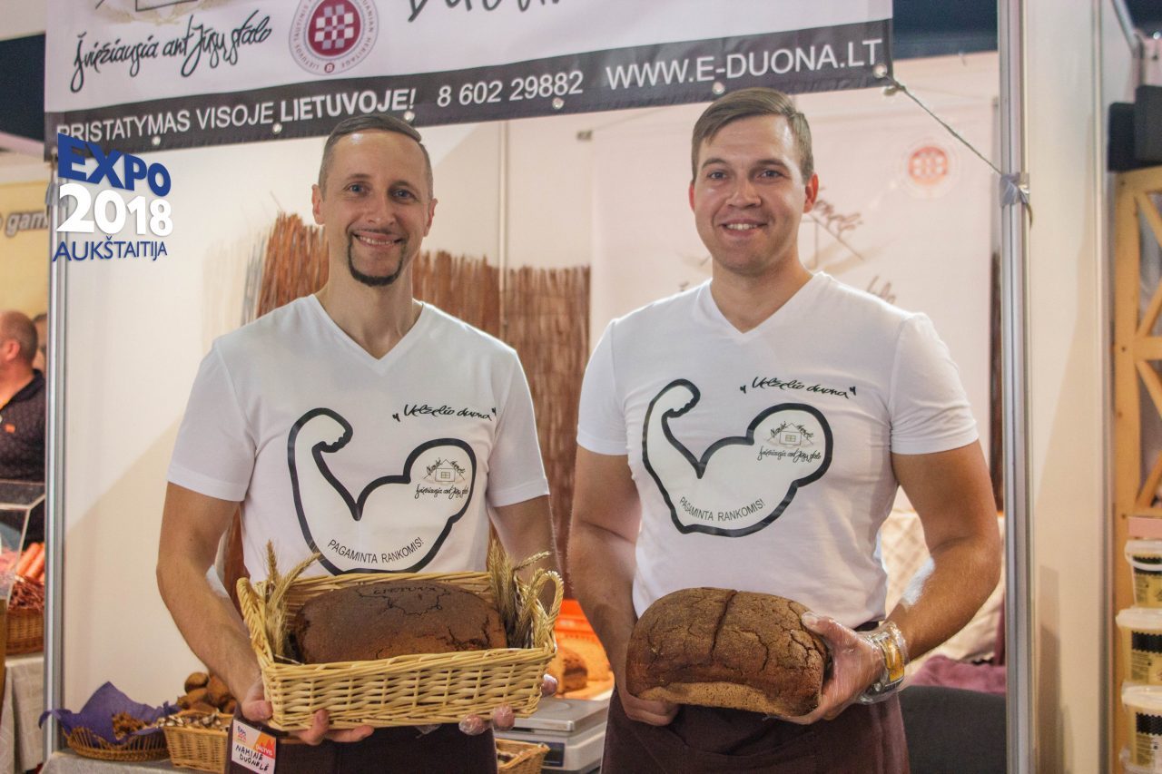 Prieš šešerius metus įsikūrusi kepyklėlė „Velželio duona“ kviečia paragauti, įvertinti ir įsigyti šviežios naminės tradicinės lietuviškos ruginės duonos, duonos su kanapių sėklomis, džiovintais vaisiais, duonos iš rupių ruginių miltų ir kitos produkcijos.