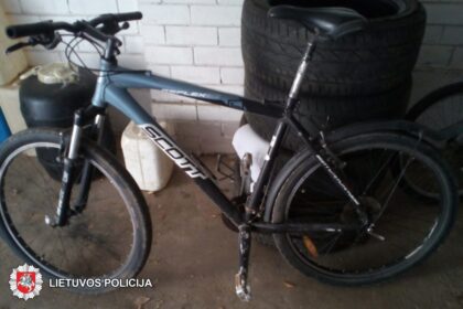 2018-09-10 Panevėžyje, Aukštaičių g., rastas mėlynos spalvos dviratis.